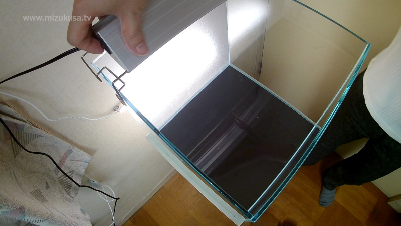 照明を設置　STEP3.底床の設置